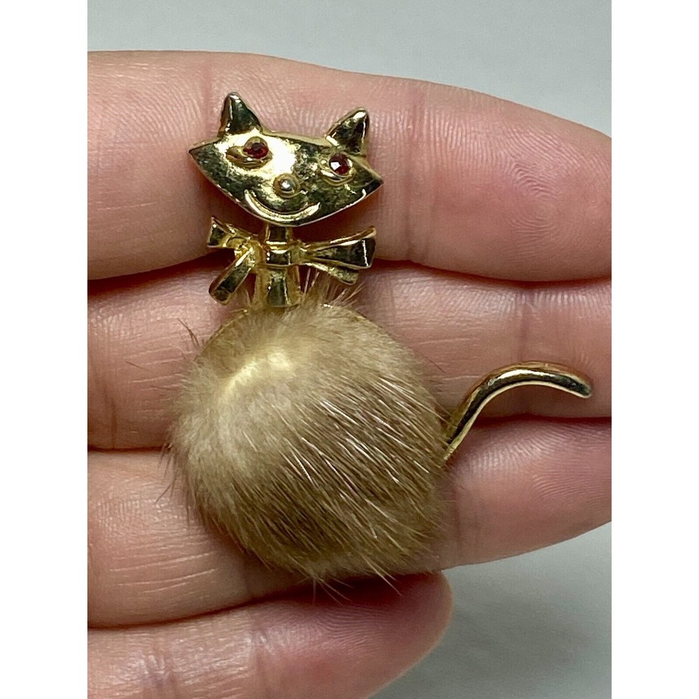 Vintage Gold Tone Cat Kitty Brooch Pin Red Jewel Eyes Fur 2"